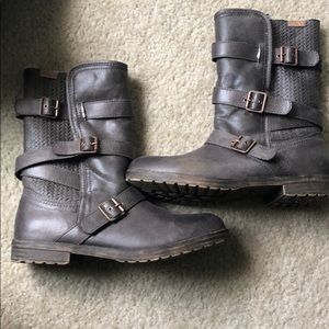 NWOT Roxy boots